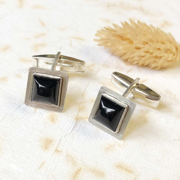 Les boutons de manchette Antoine en argent 925 et onyx.