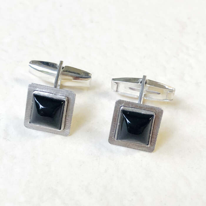 Les boutons de manchette Antoine en argent 925 et onyx.