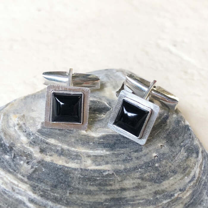 Les boutons de manchette Antoine en argent 925 et onyx.