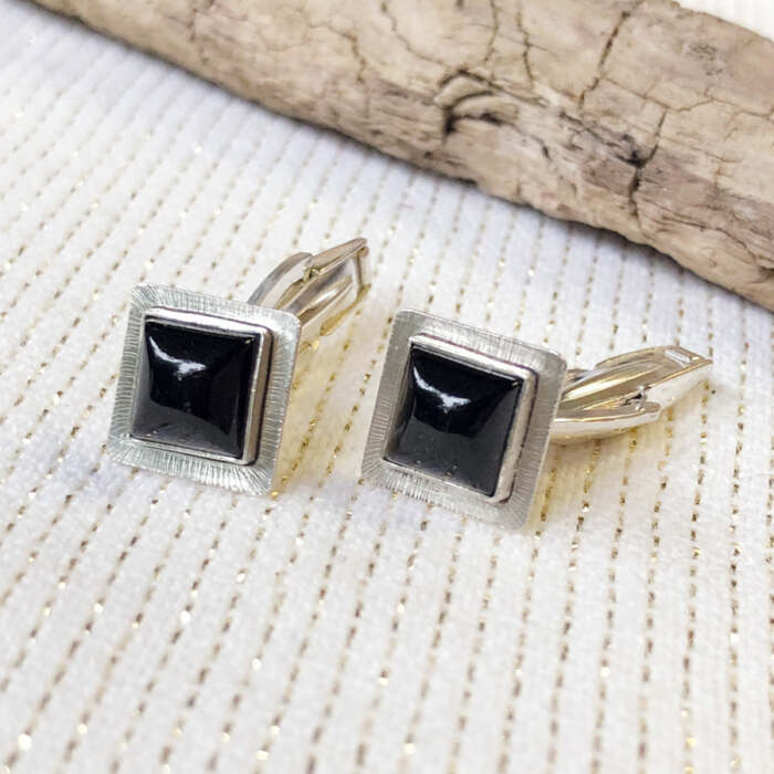 Les boutons de manchette Antoine en argent 925 et onyx.