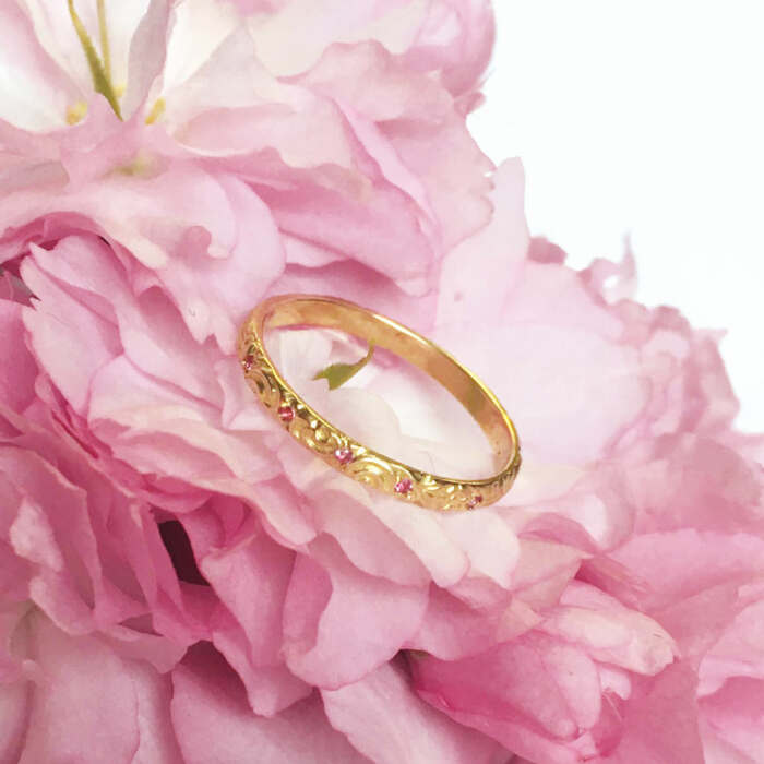 Bague Vera en or rose 18 carats Fairmined sertie de saphirs roses