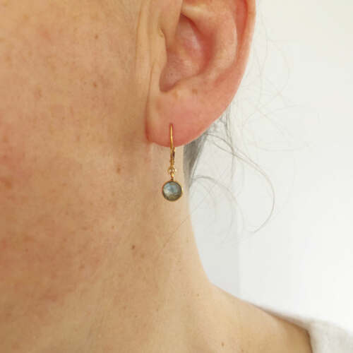 Les boucles d'oreilles LUISA en vermeil et Labradorites