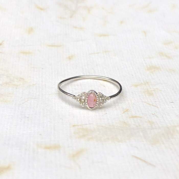 La bague Sofia : tourmaline rose et saphirs blancs, pièce unique taille 54.