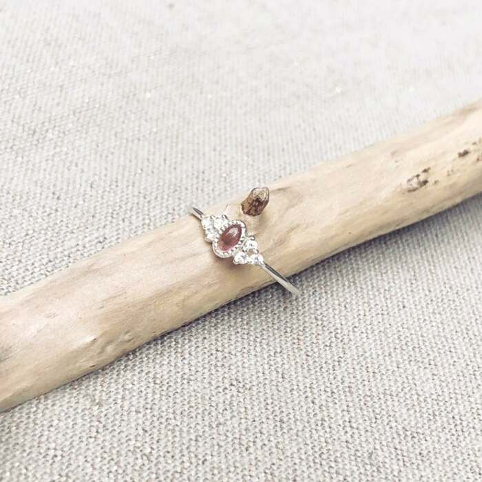 La bague Sofia : tourmaline rose et saphirs blancs, pièce unique taille 54.