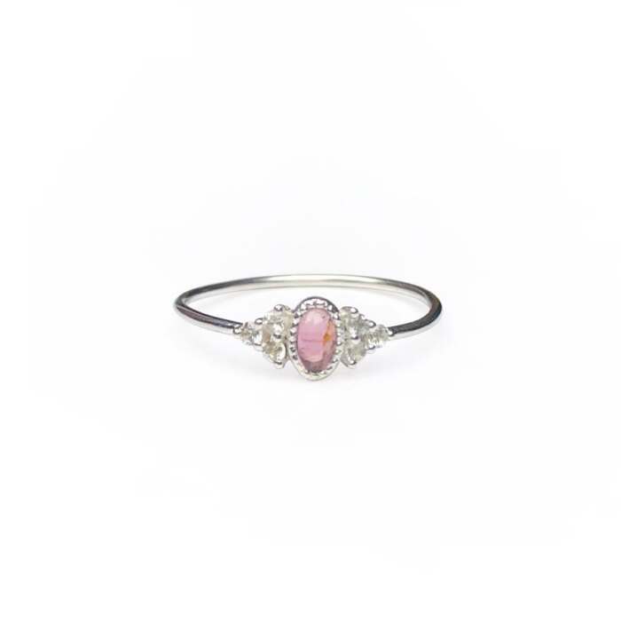 La bague Sofia : tourmaline rose et saphirs blancs, pièce unique taille 54.