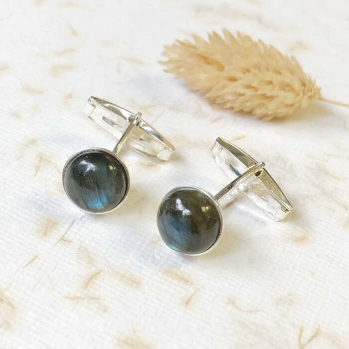 Les boutons de manchette Gabin en argent 925 et Labradorites